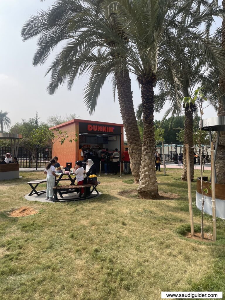 Restaurants, Food, and coffee shops in Riyadh Zoo 