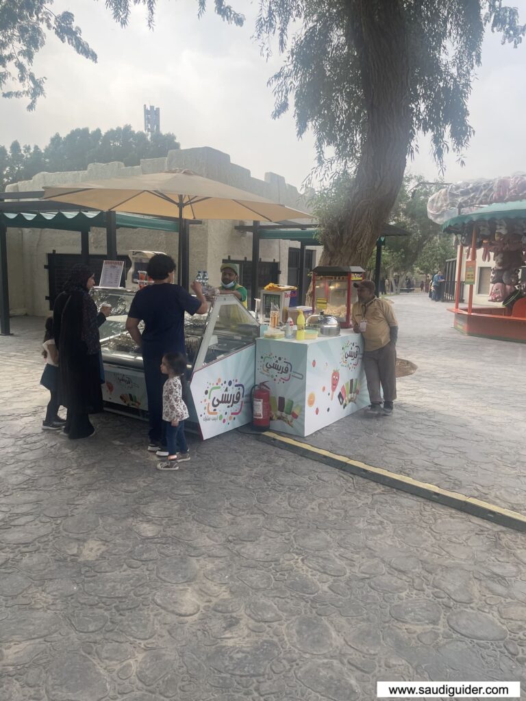 Restaurants, Food, and coffee shops in Riyadh Zoo 