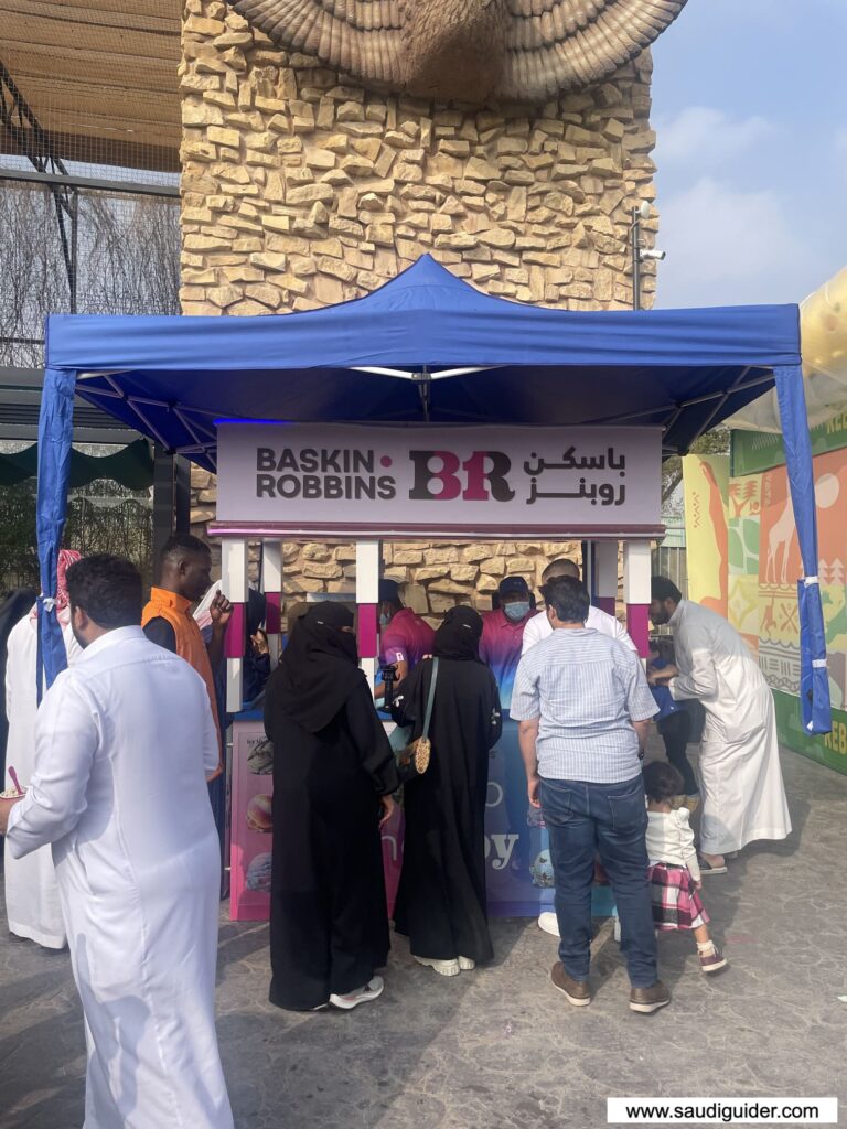 Restaurants, Food, and coffee shops in Riyadh Zoo 